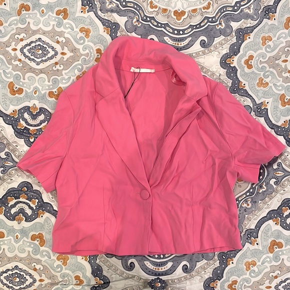 Matching Set- Cropped Blazer & High Waisted Shorts - Picture 2 of 10